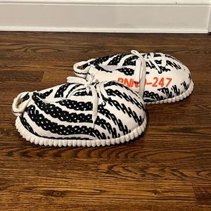 ZBRA YEEZY SLIPPERS PLUSH